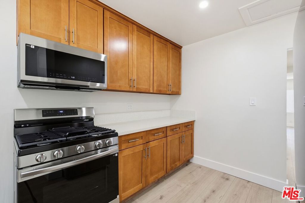 5915 1/4 Barton Avenue Property Photo 12