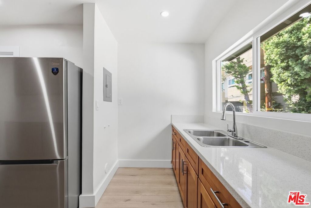 5915 1/4 Barton Avenue Property Photo 13