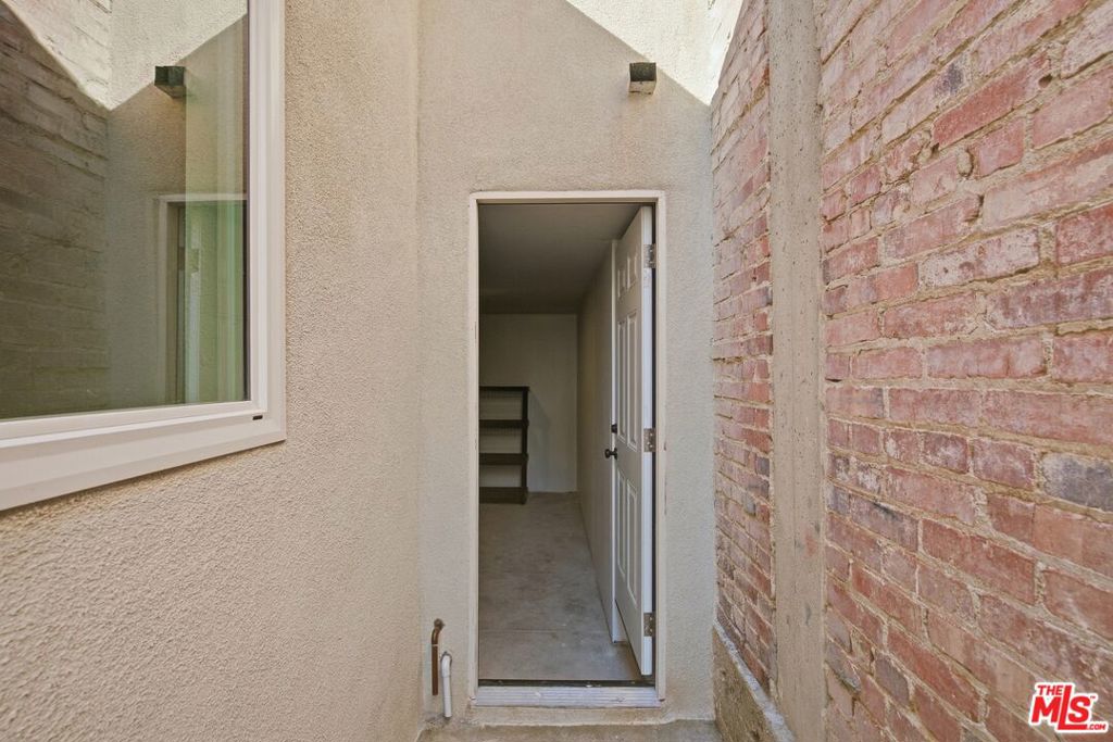5915 1/4 Barton Avenue Property Photo 17