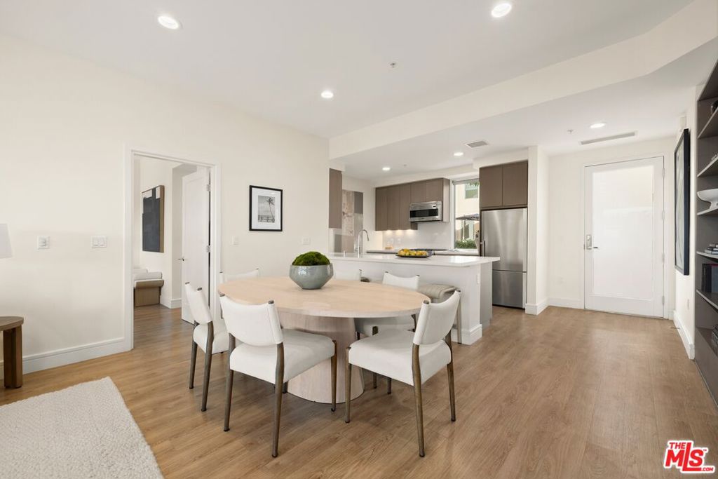 2300 Wilshire Blvd 201 Property Photo 4