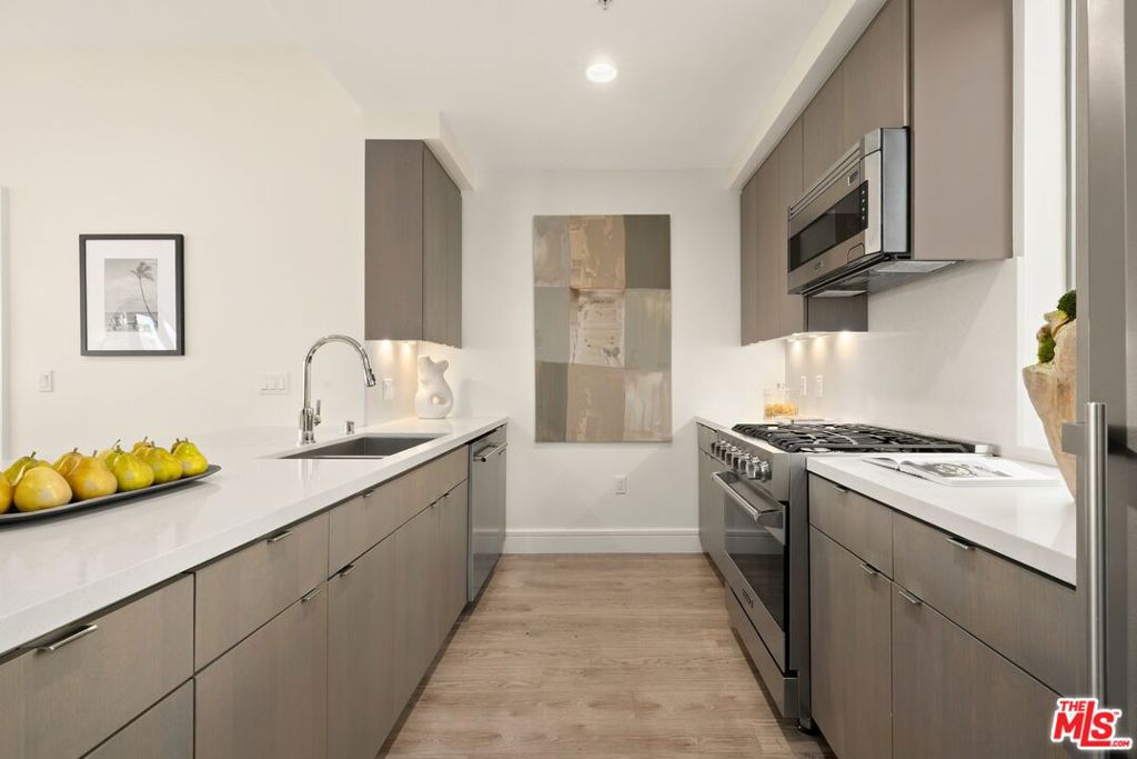2300 Wilshire Blvd 201 Property Photo 6