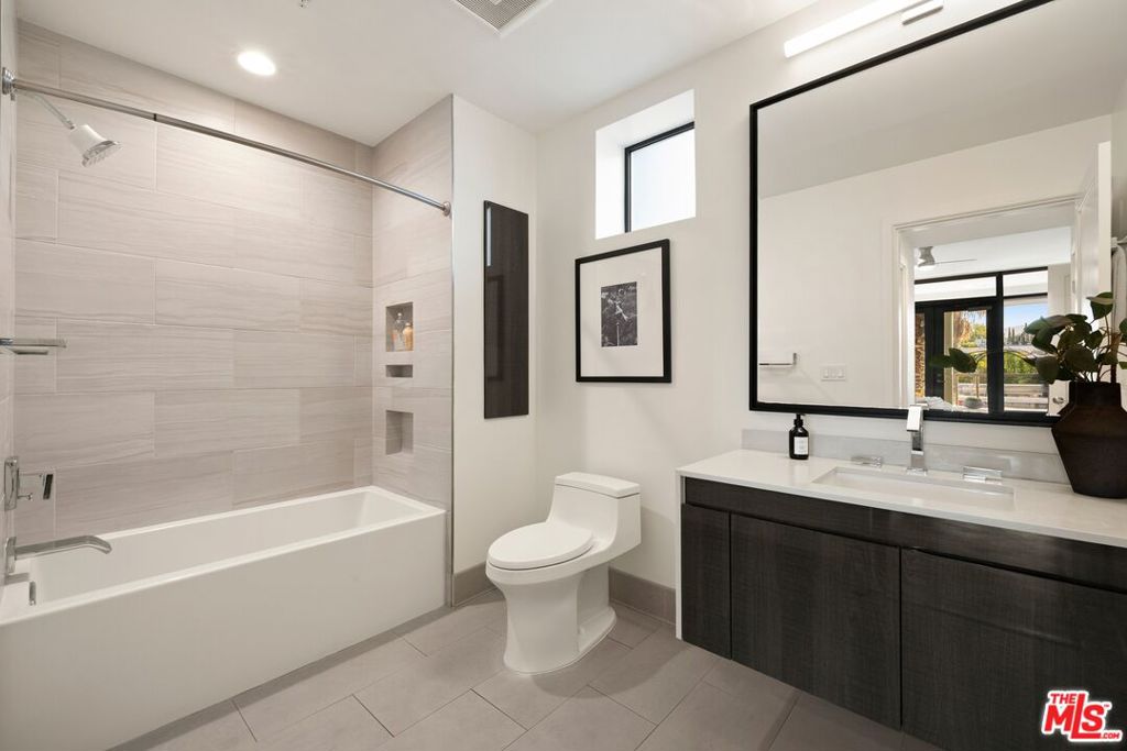 2300 Wilshire Blvd 201 Property Photo 9