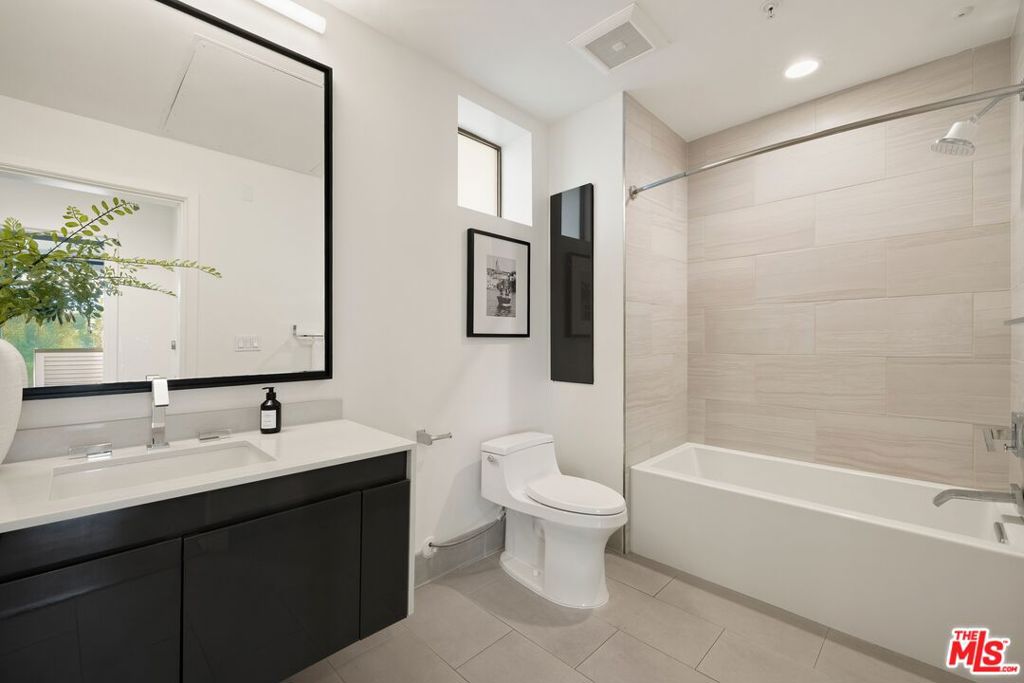 2300 Wilshire Blvd 201 Property Photo 12