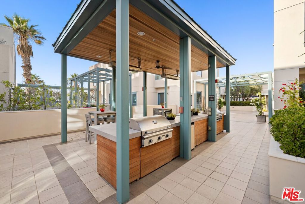 2300 Wilshire Blvd 201 Property Photo 17