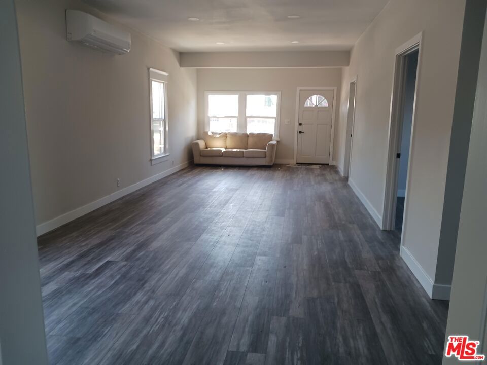 1017 S Washburn Avenue Property Photo 2