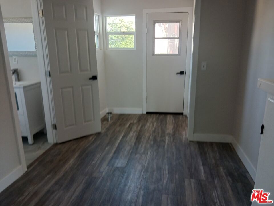 1017 S Washburn Avenue Property Photo 4