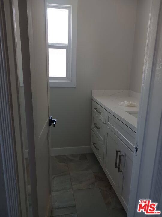 1017 S Washburn Avenue Property Photo 9