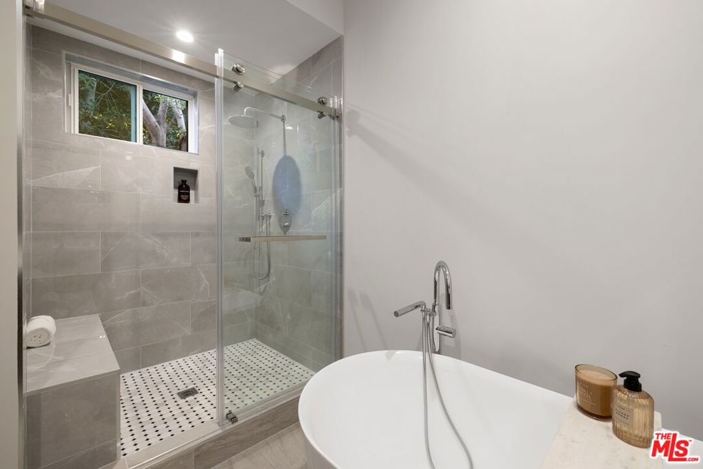 647 N Stanley Avenue Property Photo 9