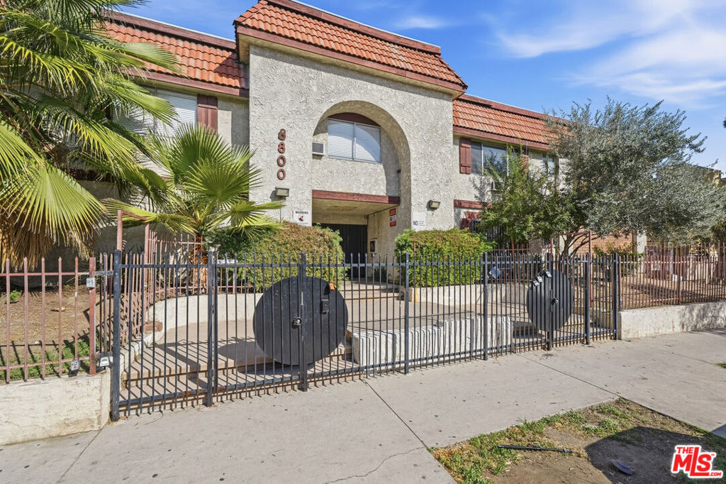 8800 Cedros Avenue 212 Property Photo 1