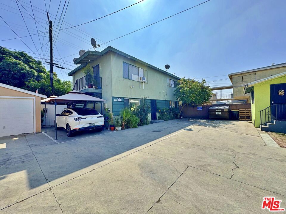 7102 Hood Avenue Property Photo 4