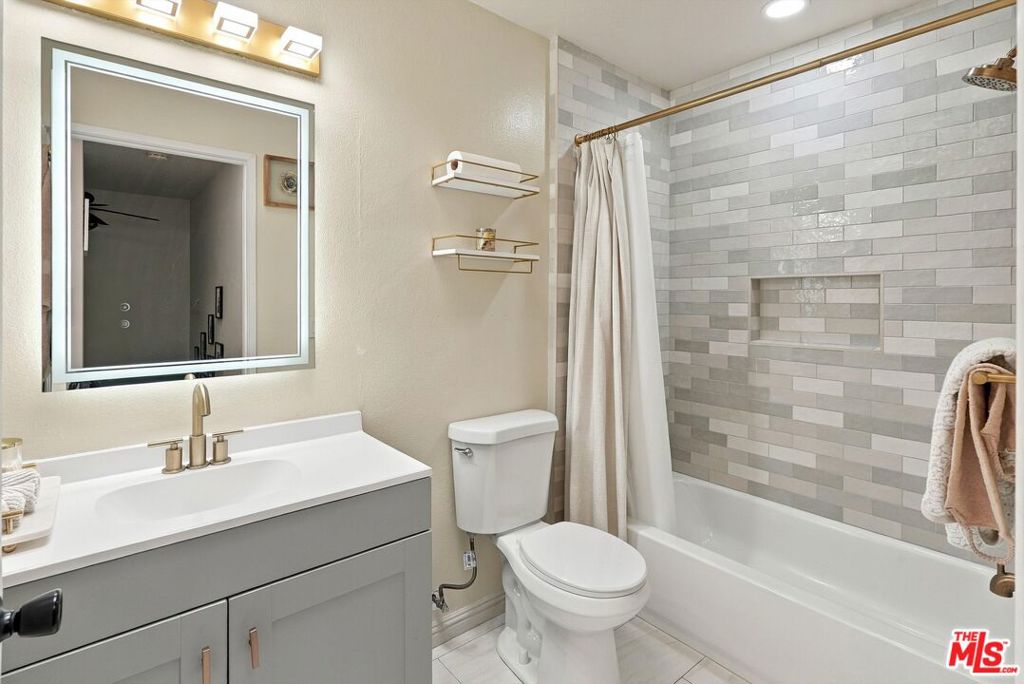 532 Venice Way 4 Property Photo 15