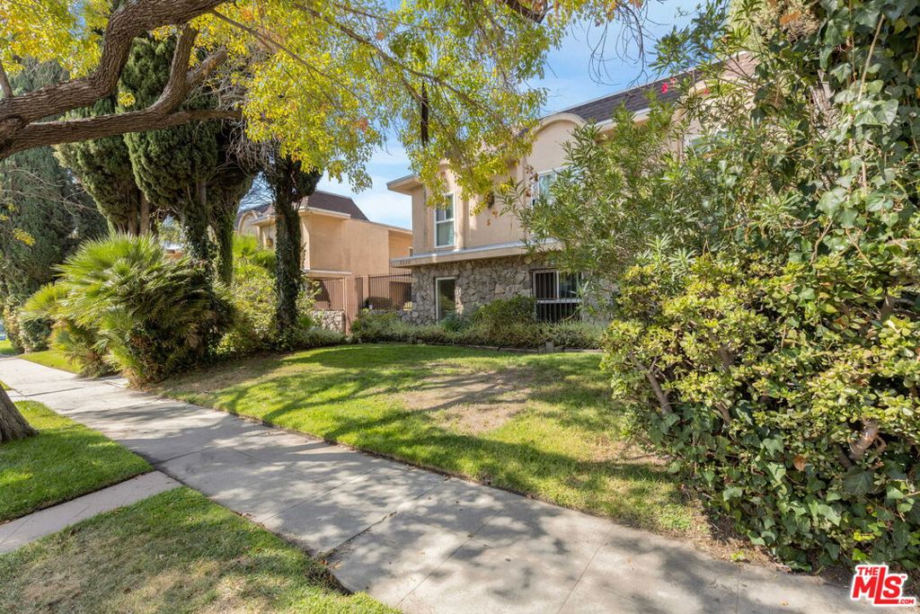5329 Agnes Avenue Property Photo 4