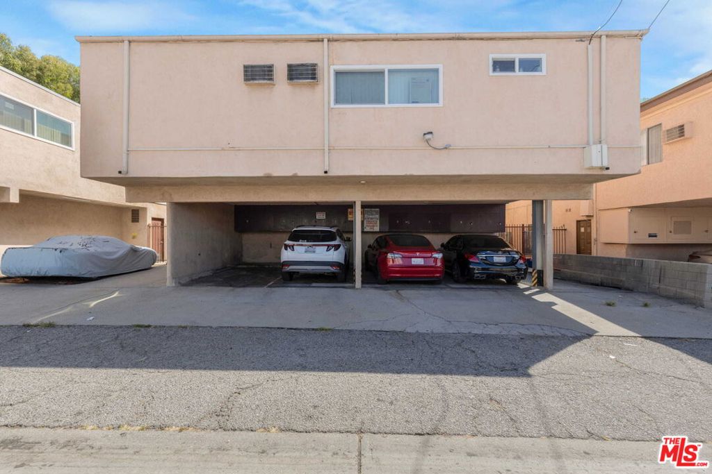 5329 Agnes Avenue Property Photo 11