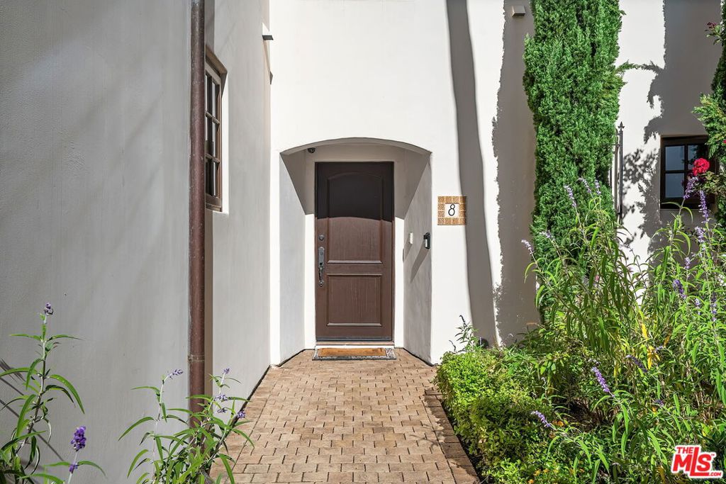 11937 W Sunset Boulevard 8 Property Photo 5