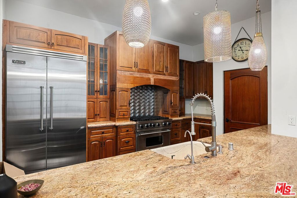 11937 W Sunset Boulevard 8 Property Photo 15