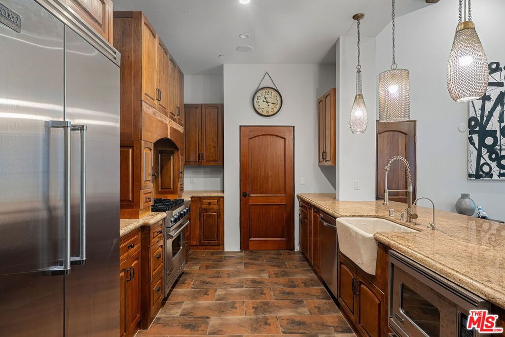 11937 W Sunset Boulevard 8 Property Photo 17