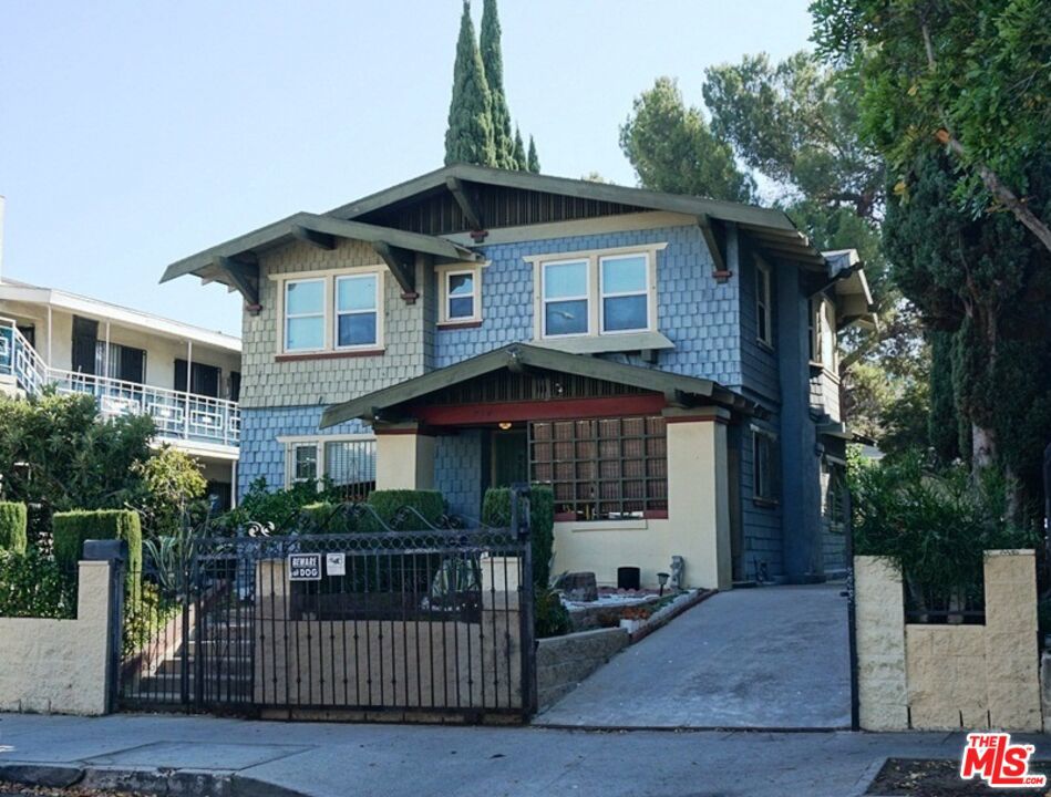 854 S Ardmore Avenue Property Photo 1