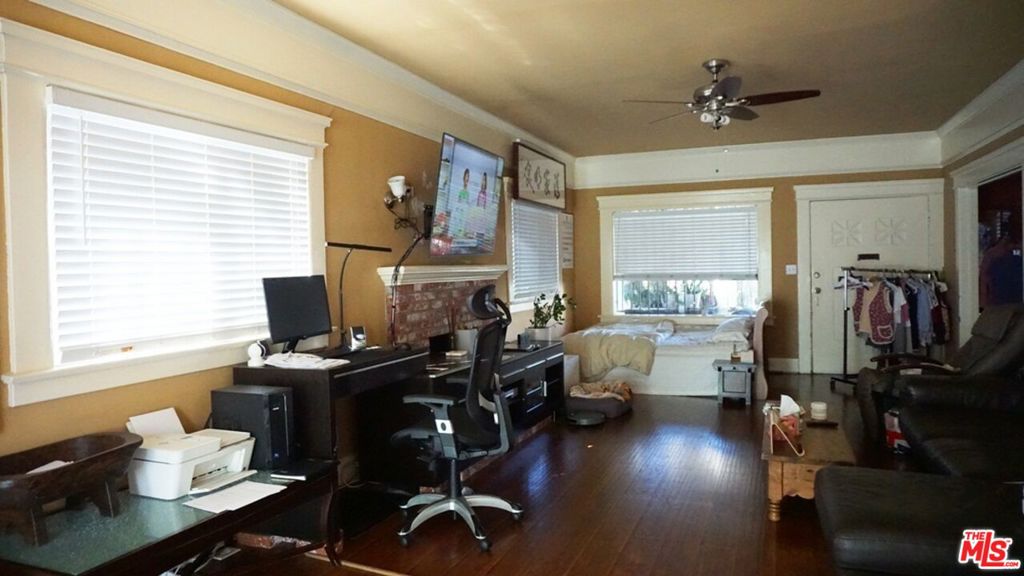 854 S Ardmore Avenue Property Photo 6