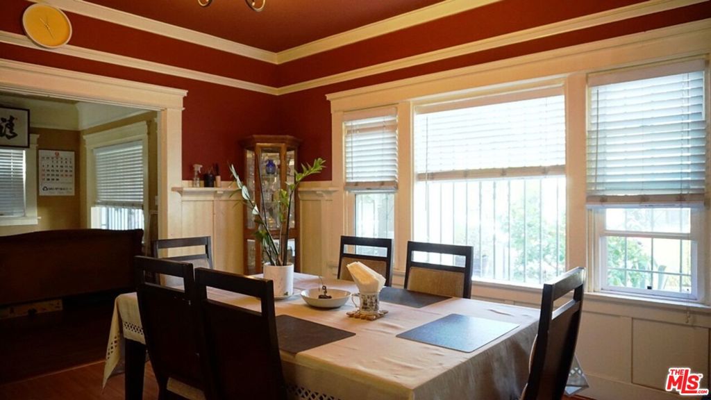 854 S Ardmore Avenue Property Photo 8
