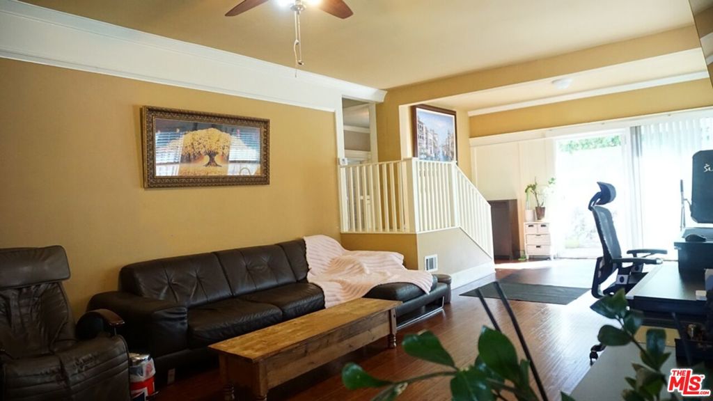 854 S Ardmore Avenue Property Photo 9
