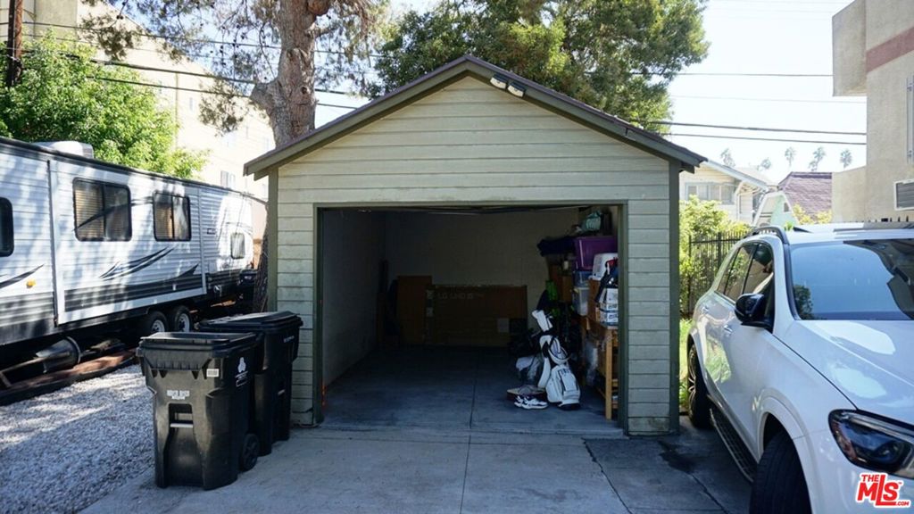 854 S Ardmore Avenue Property Photo 11