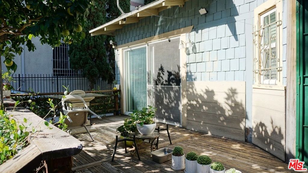 854 S Ardmore Avenue Property Photo 13