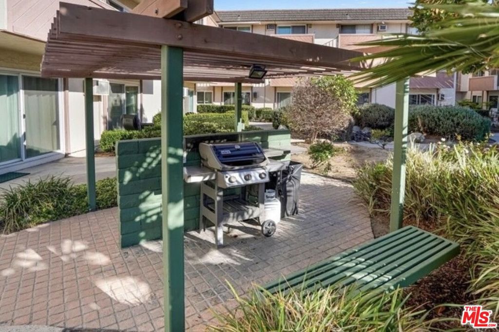 5585 E Pacific Coast Highway 251 Property Photo 10