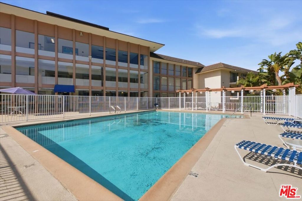 5585 E Pacific Coast Highway 251 Property Photo 12
