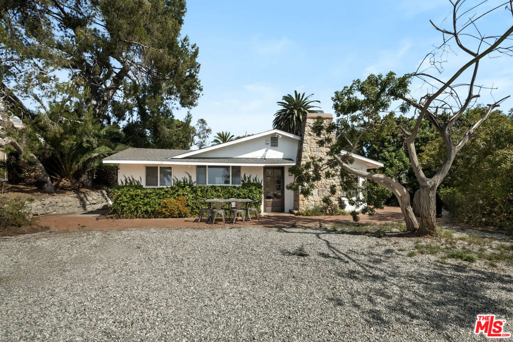 3946 Puerco Canyon Road Property Photo 5