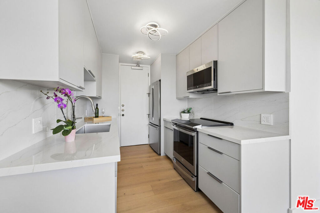 10747 Wilshire Boulevard 1107 Property Photo 4