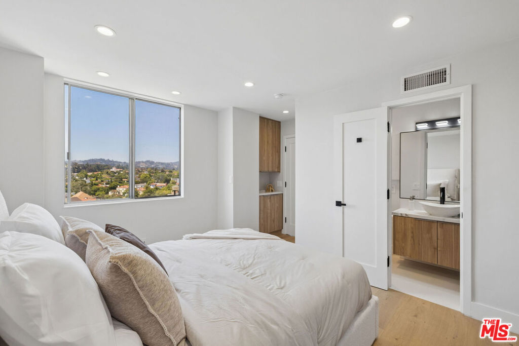 10747 Wilshire Boulevard 1107 Property Photo 12