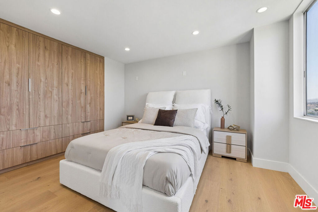 10747 Wilshire Boulevard 1107 Property Photo 13
