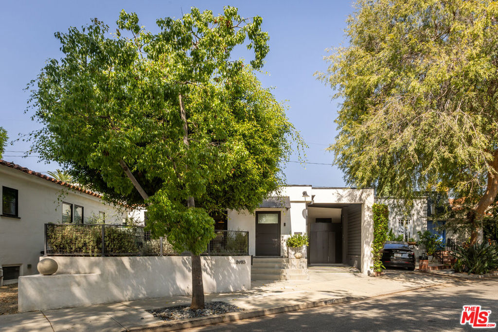 8985 Lloyd Place Property Photo 3