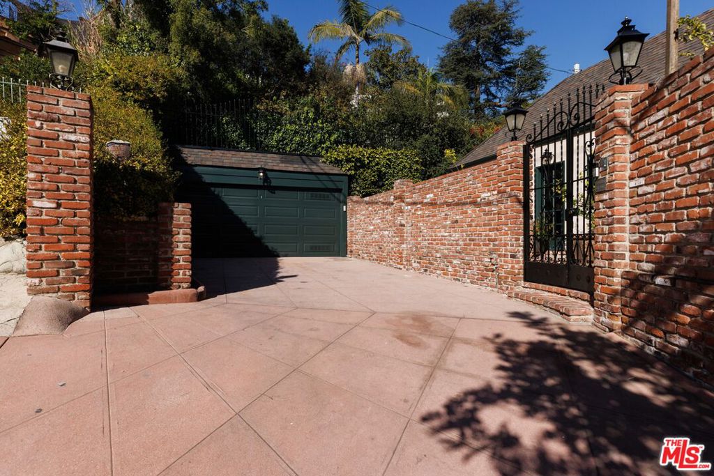 4207 Dundee Drive Property Photo 17