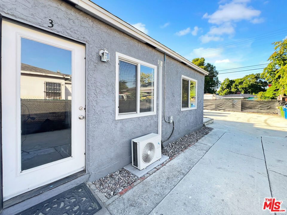 813 E Imperial Highway 3 Property Photo 1