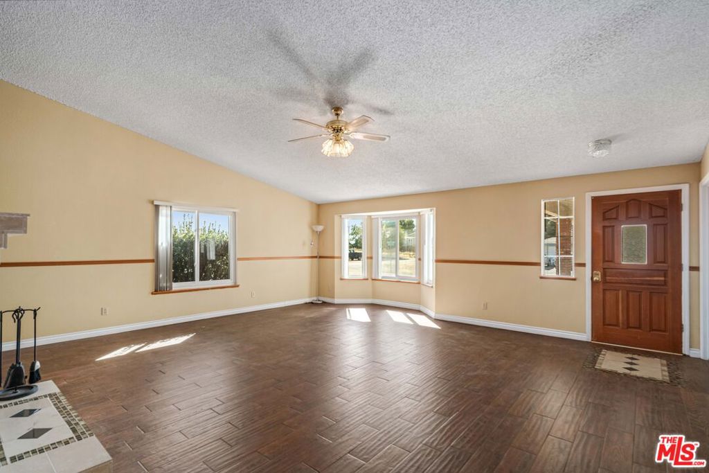 9957 Susan Avenue Property Photo 7