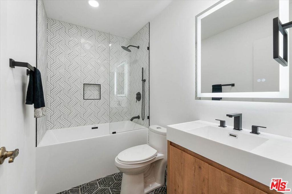2916 Briarwood Drive Property Photo 5