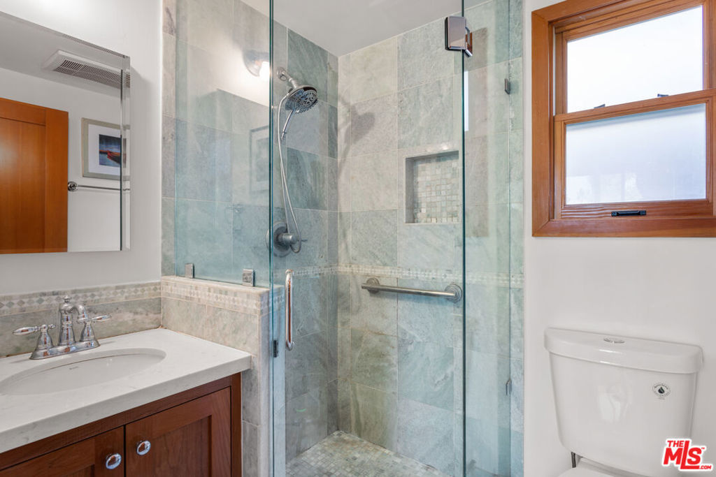 1239 Fernwood Pacific Drive Property Photo 7