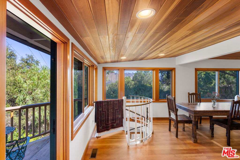 1239 Fernwood Pacific Drive Property Photo 8