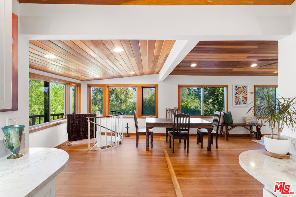 1239 Fernwood Pacific Drive Property Photo 10