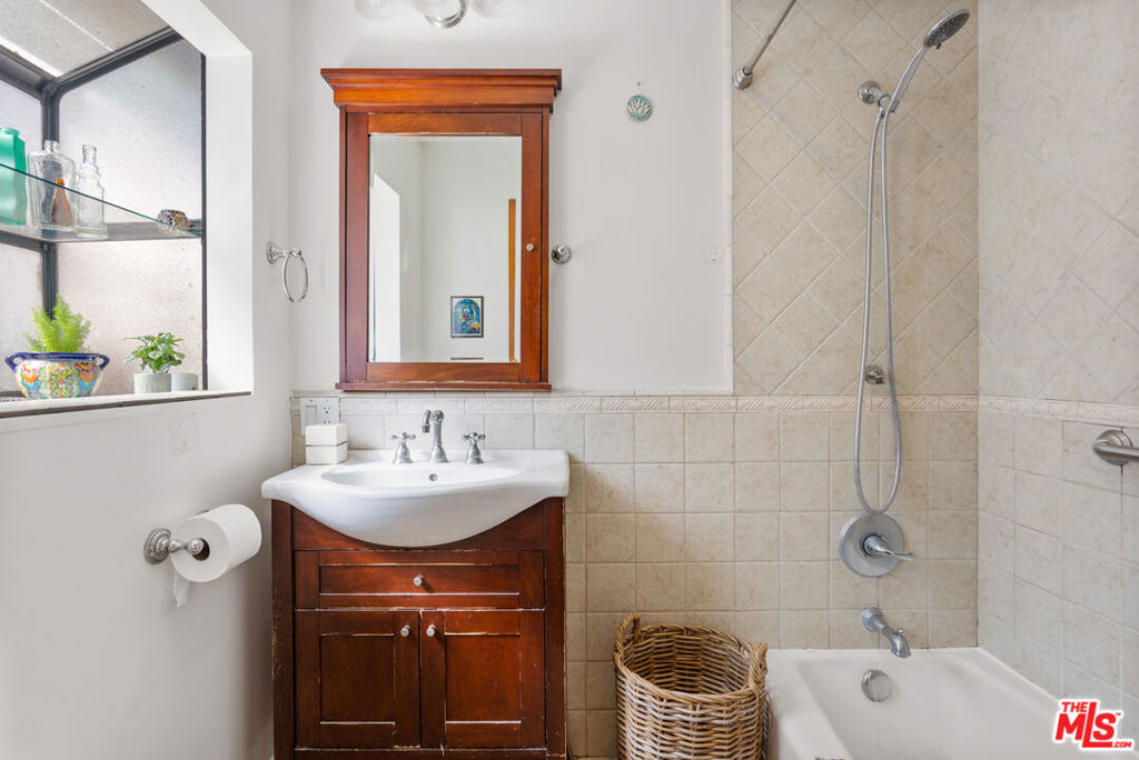 1239 Fernwood Pacific Drive Property Photo 20