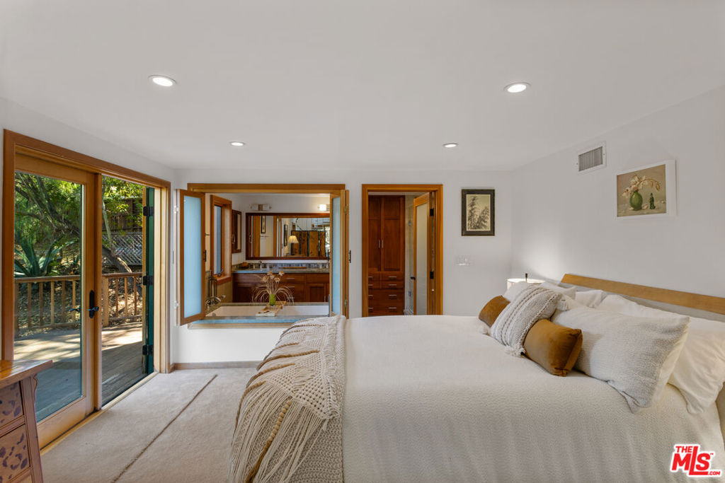 1239 Fernwood Pacific Drive Property Photo 23