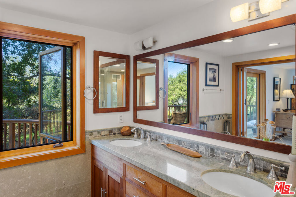 1239 Fernwood Pacific Drive Property Photo 28