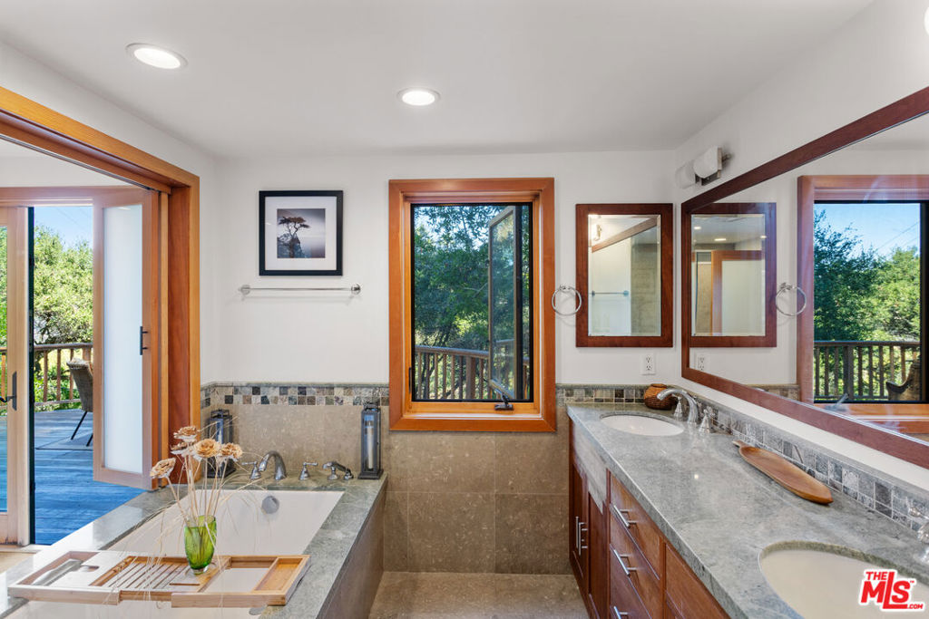 1239 Fernwood Pacific Drive Property Photo 30