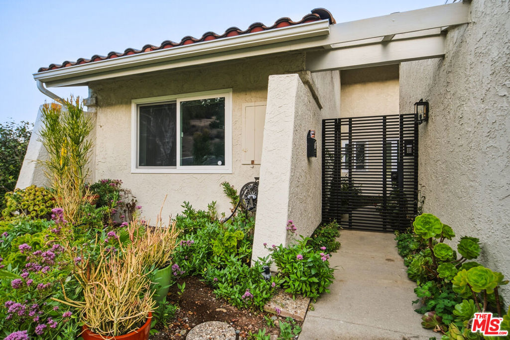 3332 Meadow Oak Drive Property Photo 5