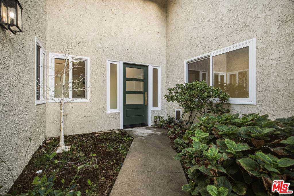 3332 Meadow Oak Drive Property Photo 6