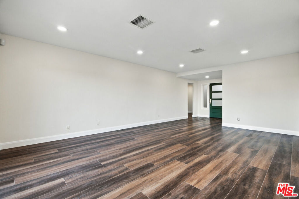 3332 Meadow Oak Drive Property Photo 10