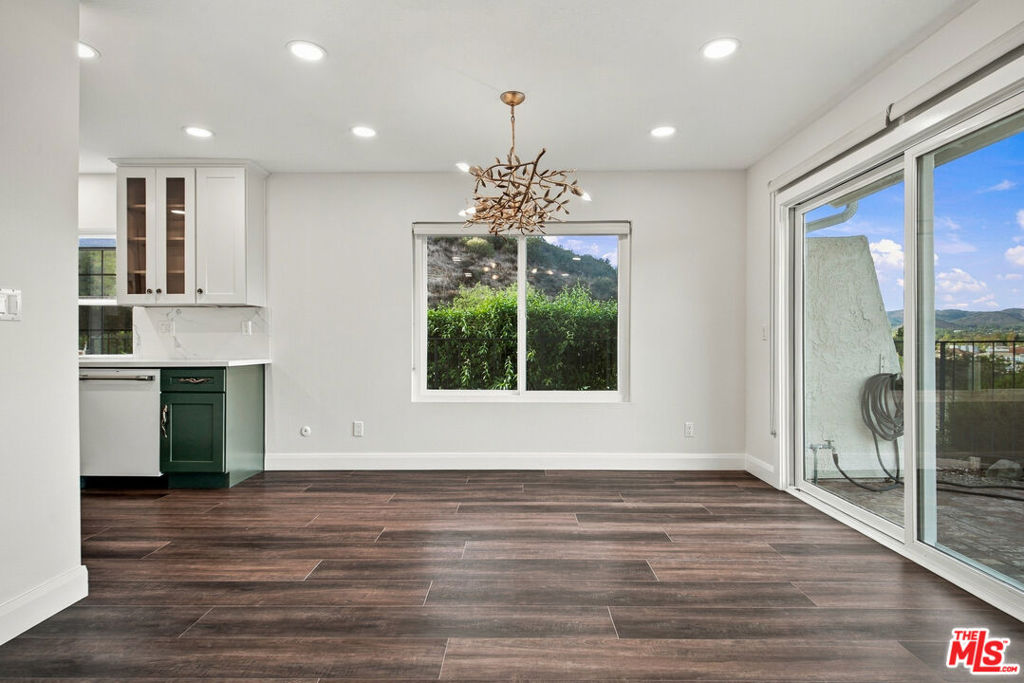 3332 Meadow Oak Drive Property Photo 12