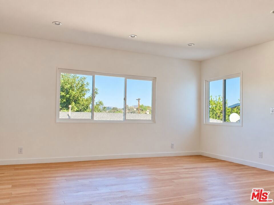 1491 Scott Ave 5 Property Photo 4