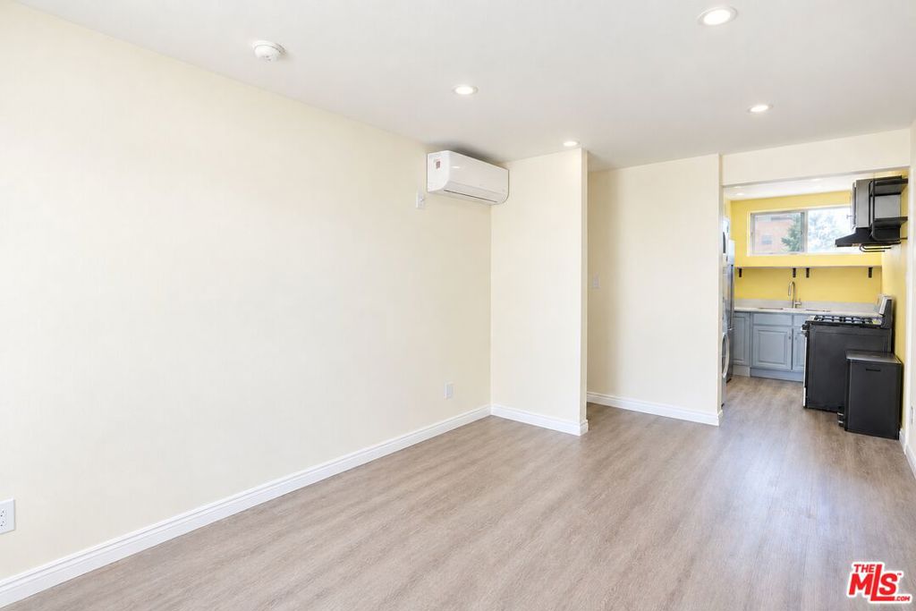5218 Navarro Street Property Photo 3
